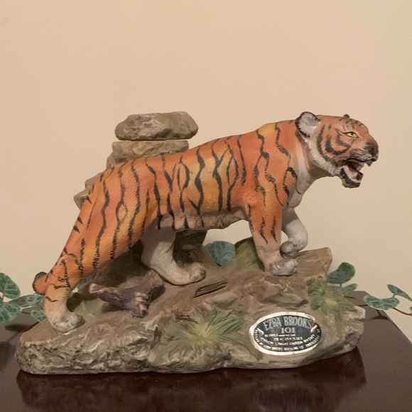 📌 Empty EZRA BROOKS Tiger Decanter - Genuine Heritage China Liquor Bottle - Picture 1 of 6